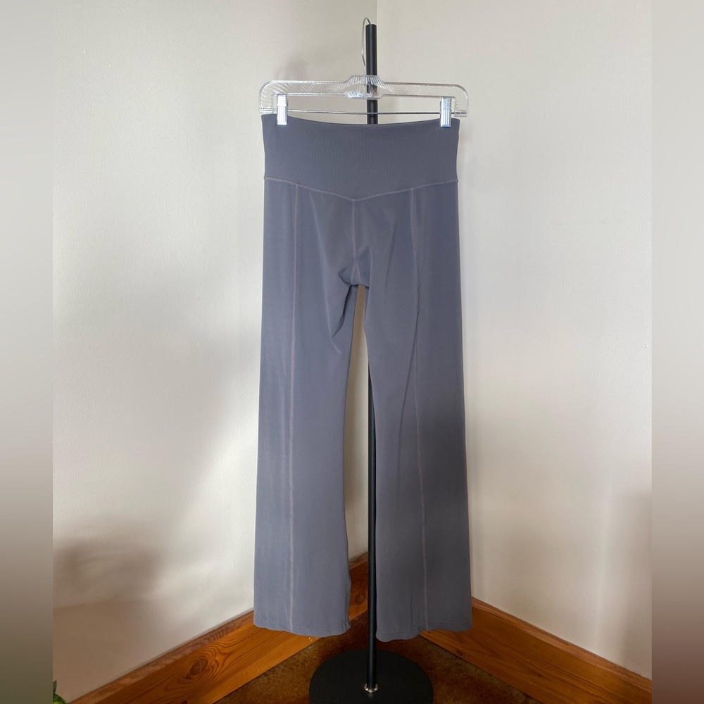 Athleta Barre Flare Pant S Petite Silverbells/Taupe - Picture 3 of 11